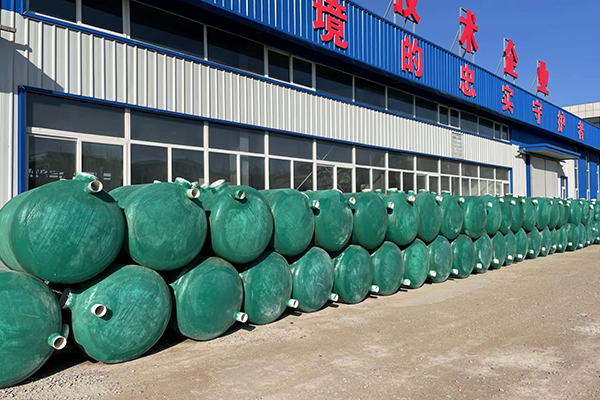 購買玻璃鋼化糞池時(shí)要關(guān)注廠家哪幾點(diǎn)